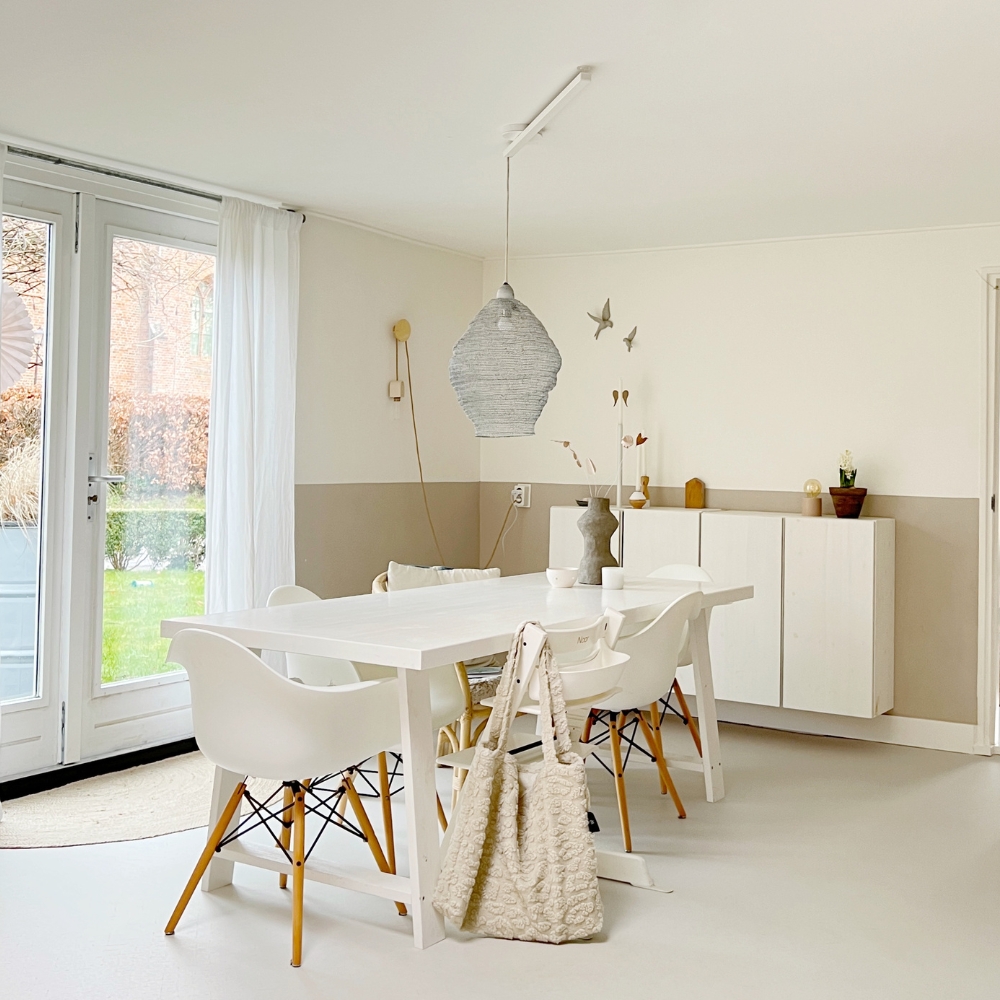 Lightswing single white diningroom beige