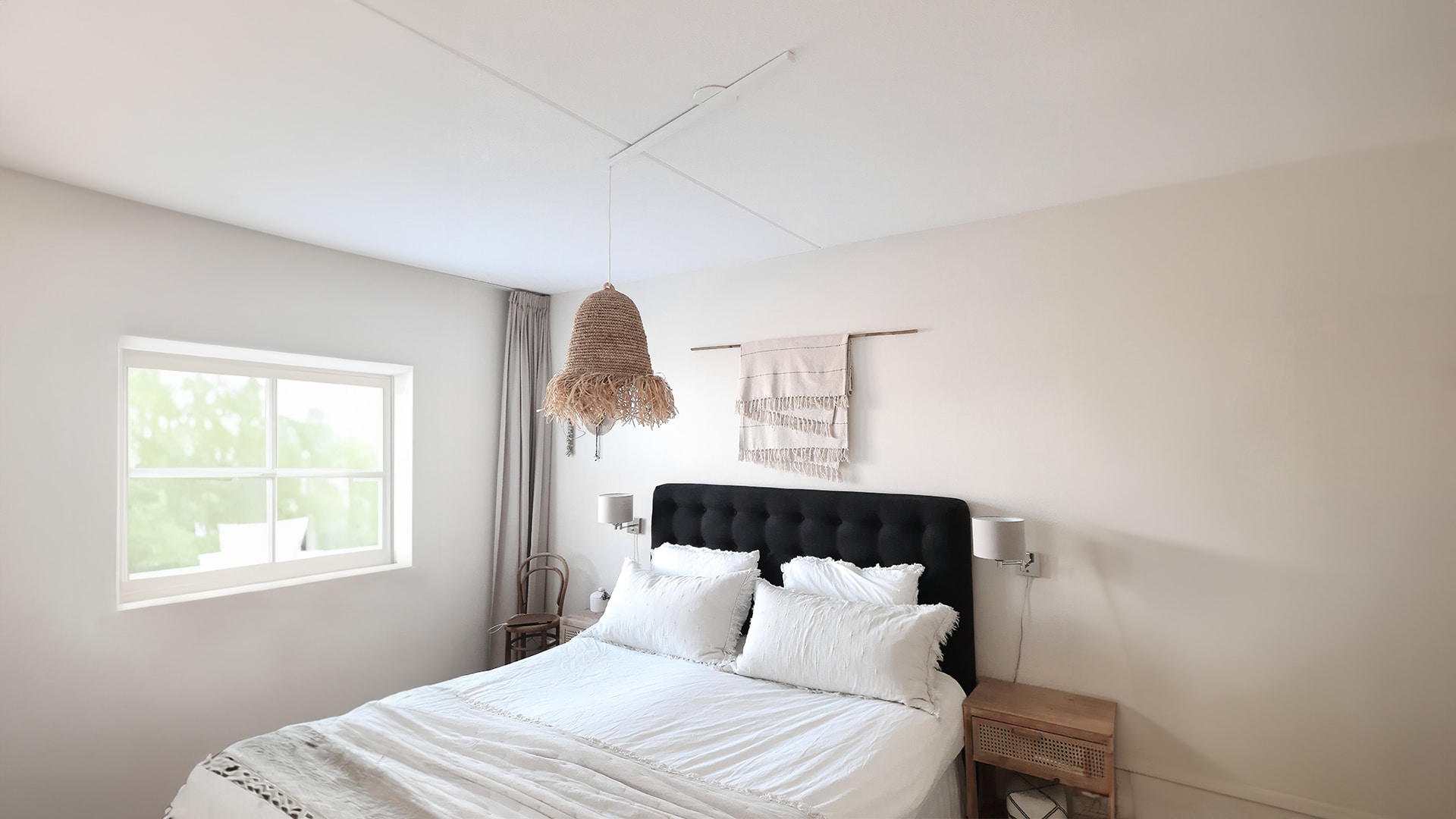 Bedroom with Lightswing Single white above the bed